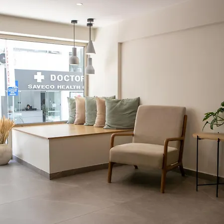 Les Palmiers Boutique & Luxury מלון לרנקה