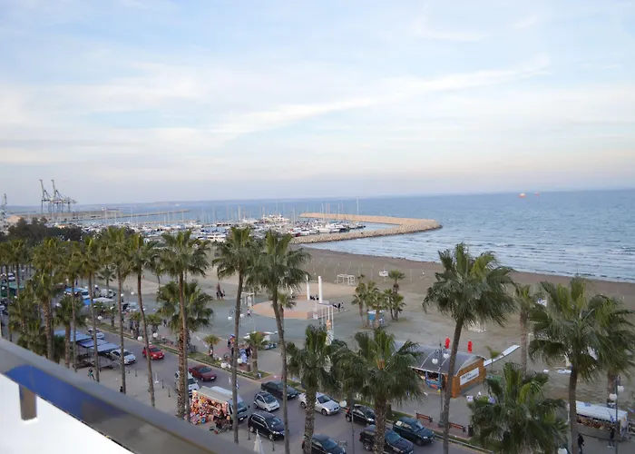 Les Palmiers Boutique & Luxury מלון לרנקה