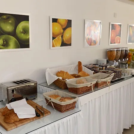 Les Palmiers Boutique & Luxury 2* Ларнака